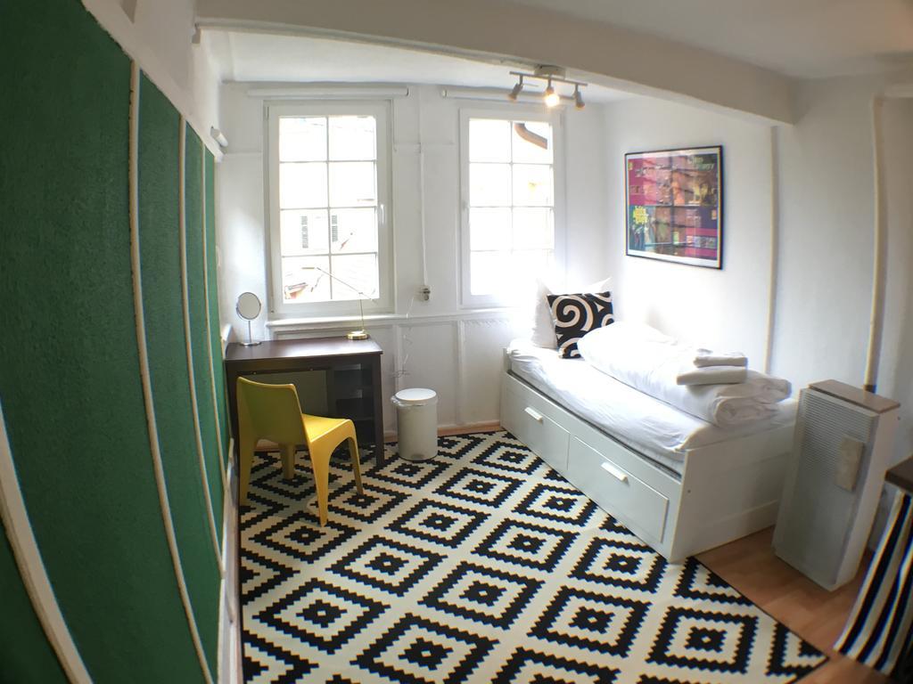 Privatzimmer In Bester Altstadtlage Tuebingen Room photo