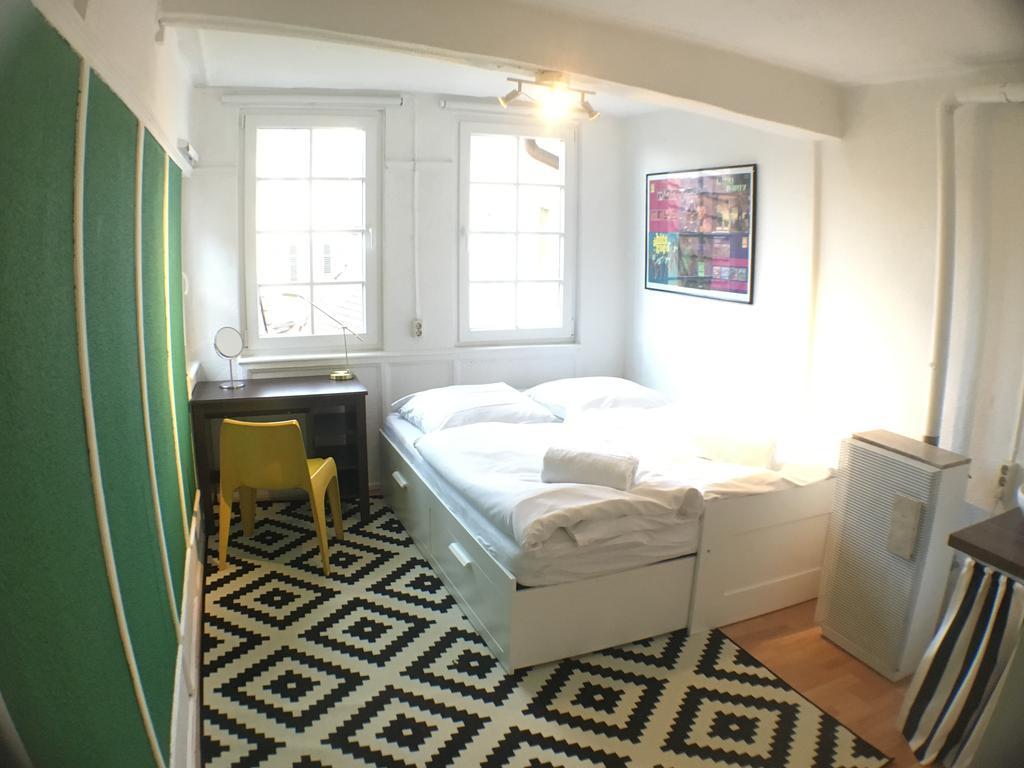 Privatzimmer In Bester Altstadtlage Tuebingen Room photo